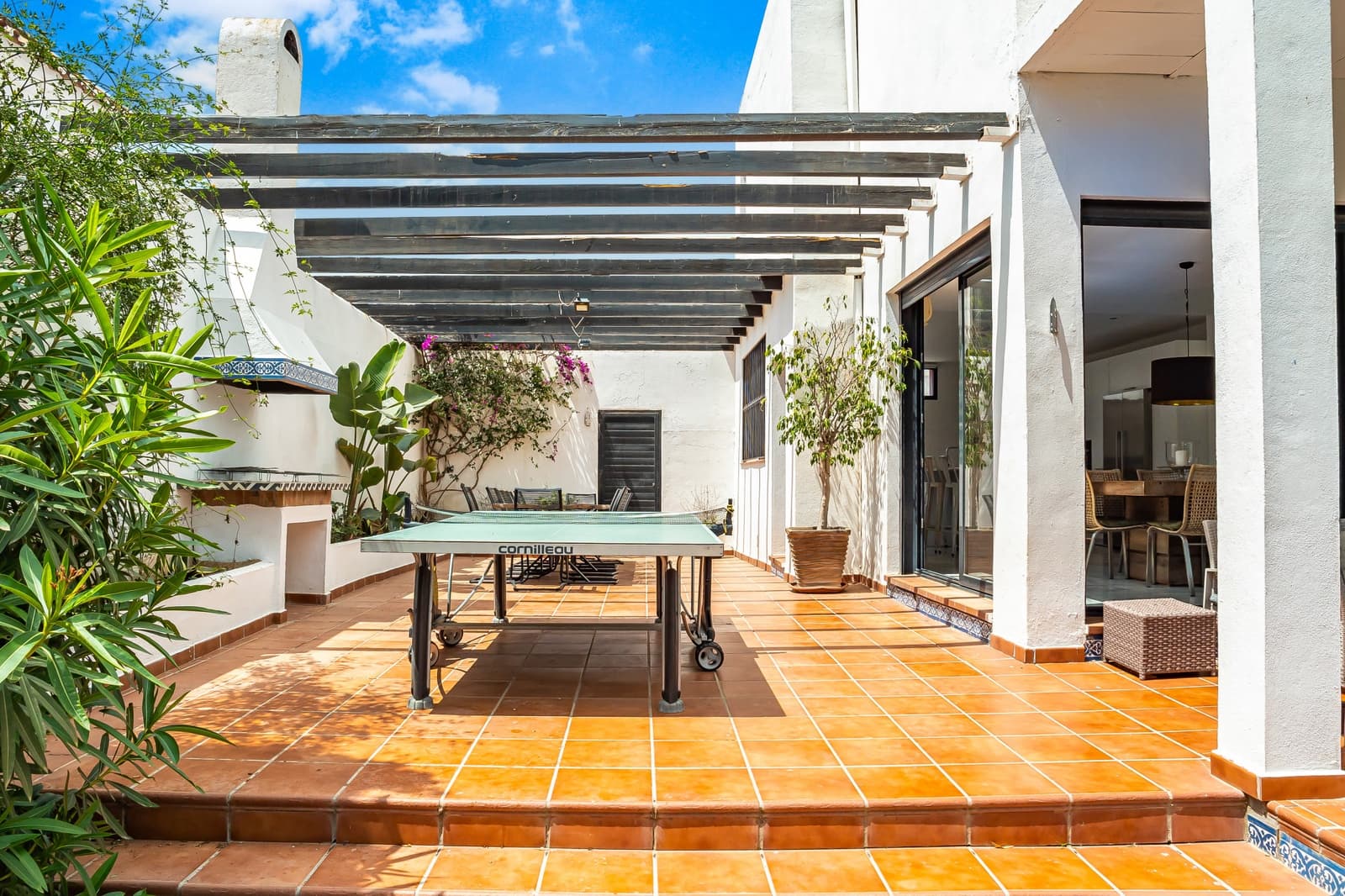 6 soveværelse Villa til salg i Nueva Andalucia med swimmingpool garage - € 1.399.000 (Ref: 9836224)