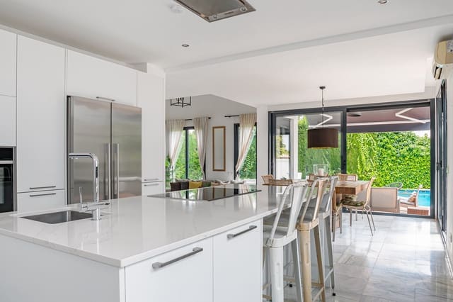 Chalet de 6 habitaciones en Nueva Andalucia, Marbella en venta con piscina garaje - 1.399.000 € (Ref: 9836224)