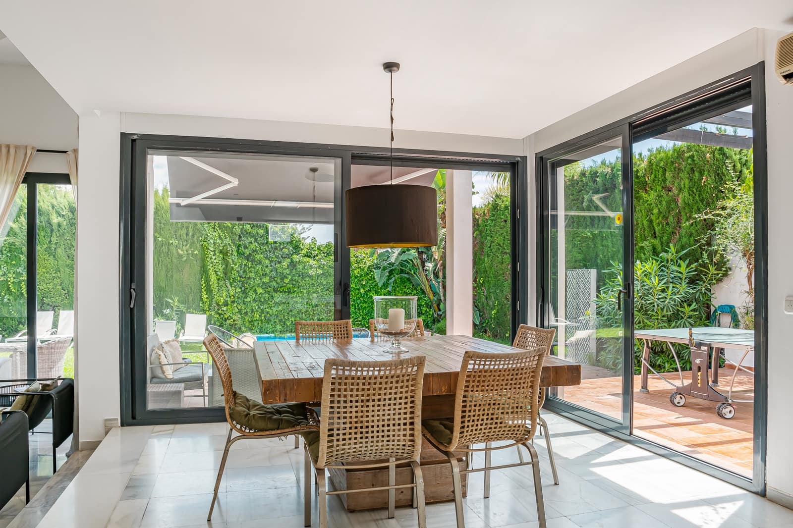 6 soveværelse Villa til salg i Nueva Andalucia med swimmingpool garage - € 1.399.000 (Ref: 9836224)
