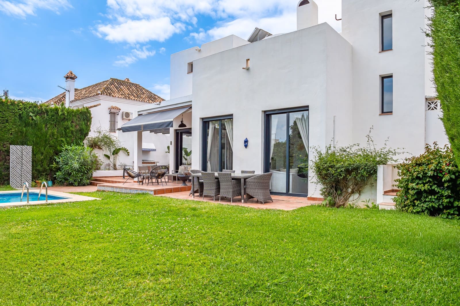 6 soveværelse Villa til salg i Nueva Andalucia med swimmingpool garage - € 1.399.000 (Ref: 9836224)