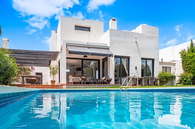 Chalet de 6 habitaciones en Nueva Andalucia, Marbella en venta con piscina garaje - 1.399.000 € (Ref: 9836224)
