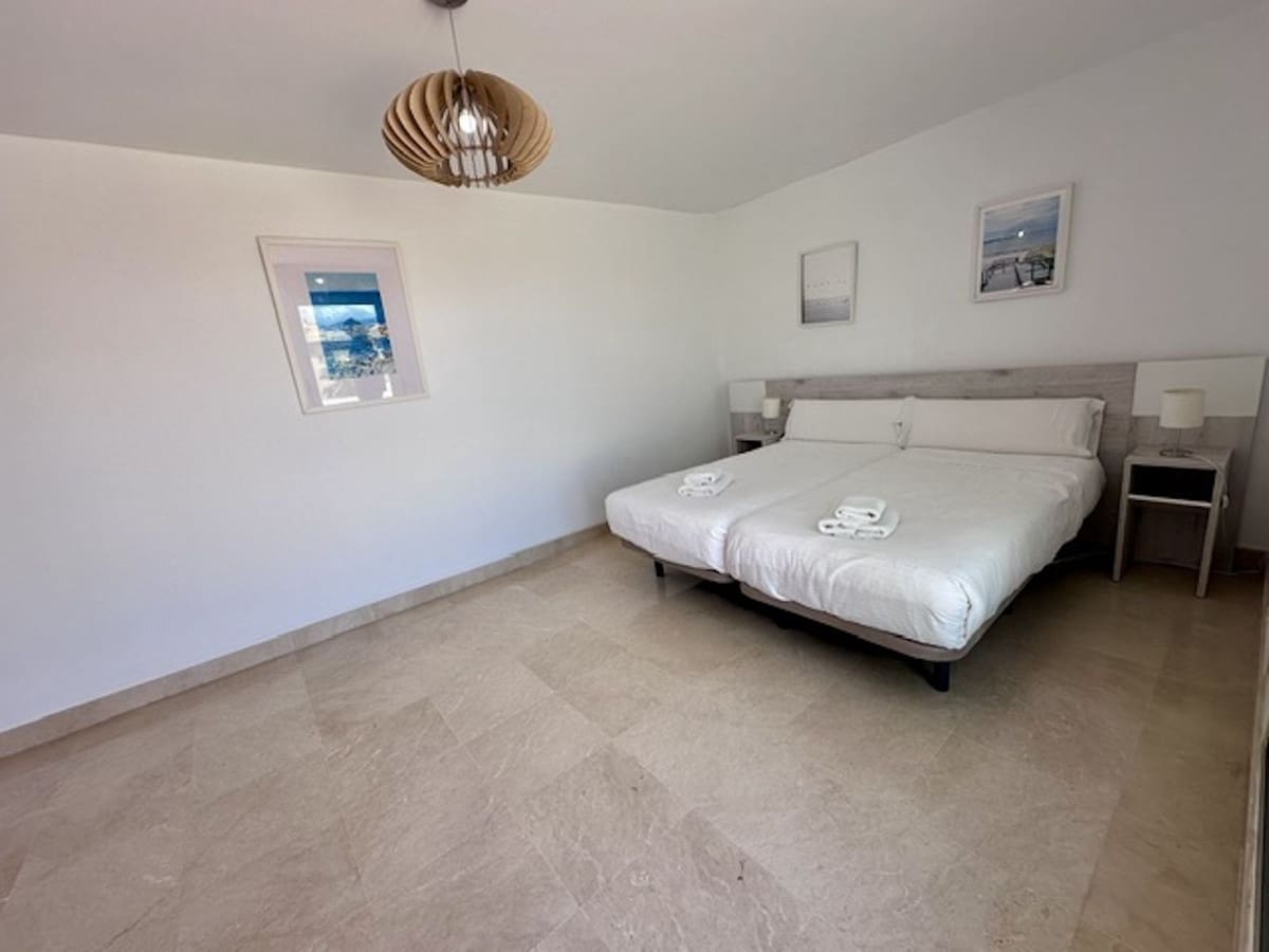 3 bedroom Penthouse for sale in San Pedro de Alcantara with pool garage - € 769,000 (Ref: 9836226)