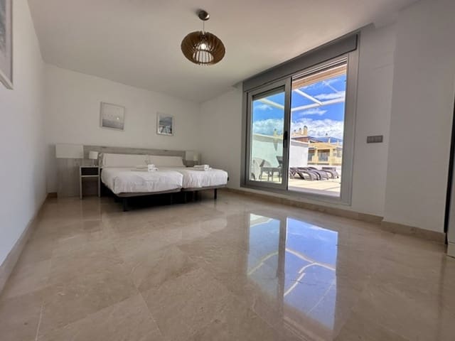Ático de 3 habitaciones en San Pedro de Alcantara, Marbella en venta con piscina garaje - 769.000 € (Ref: 9836226)