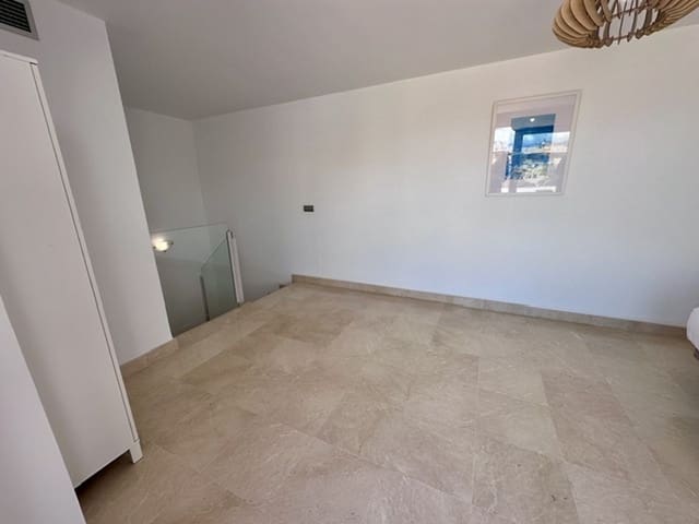 Ático de 3 habitaciones en San Pedro de Alcantara, Marbella en venta con piscina garaje - 769.000 € (Ref: 9836226)