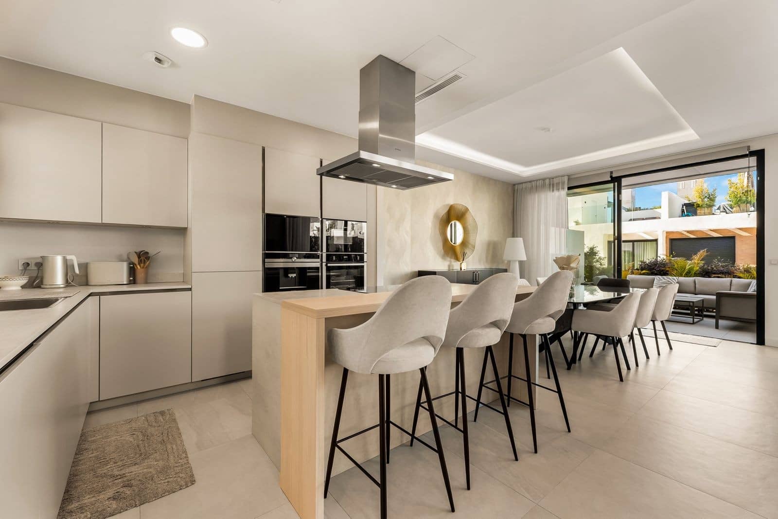 5 slaapkamer Halfvrijstaande villa te koop in Marbella met zwembad garage - € 1.950.000 (Ref: 9836227)