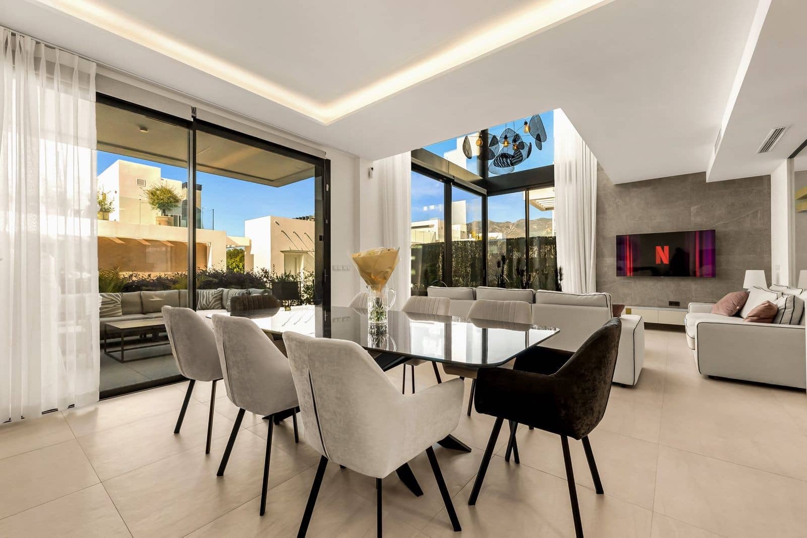 5 slaapkamer Halfvrijstaande villa te koop in Marbella met zwembad garage - € 1.950.000 (Ref: 9836227)