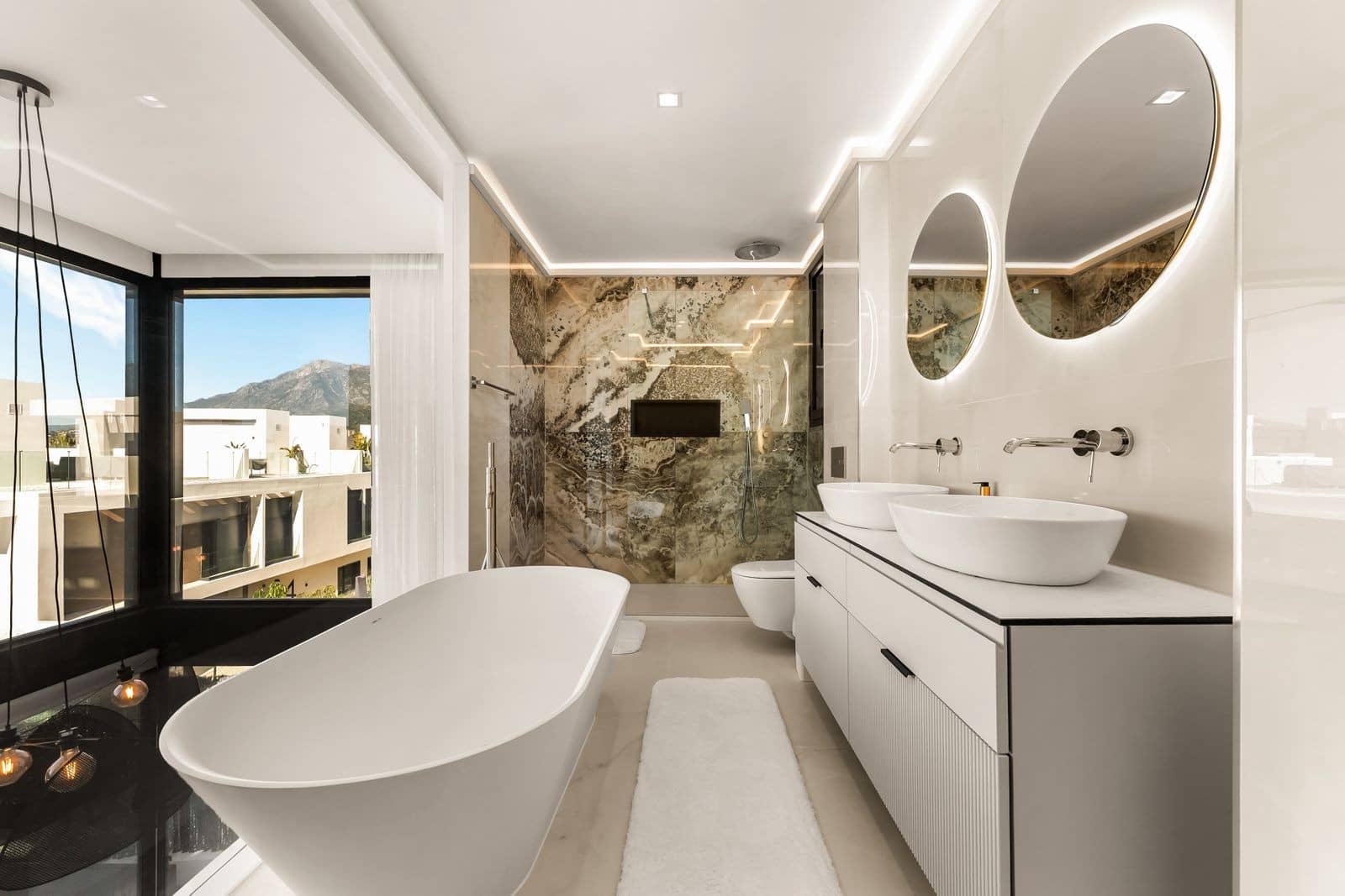 5 slaapkamer Halfvrijstaande villa te koop in Marbella met zwembad garage - € 1.950.000 (Ref: 9836227)