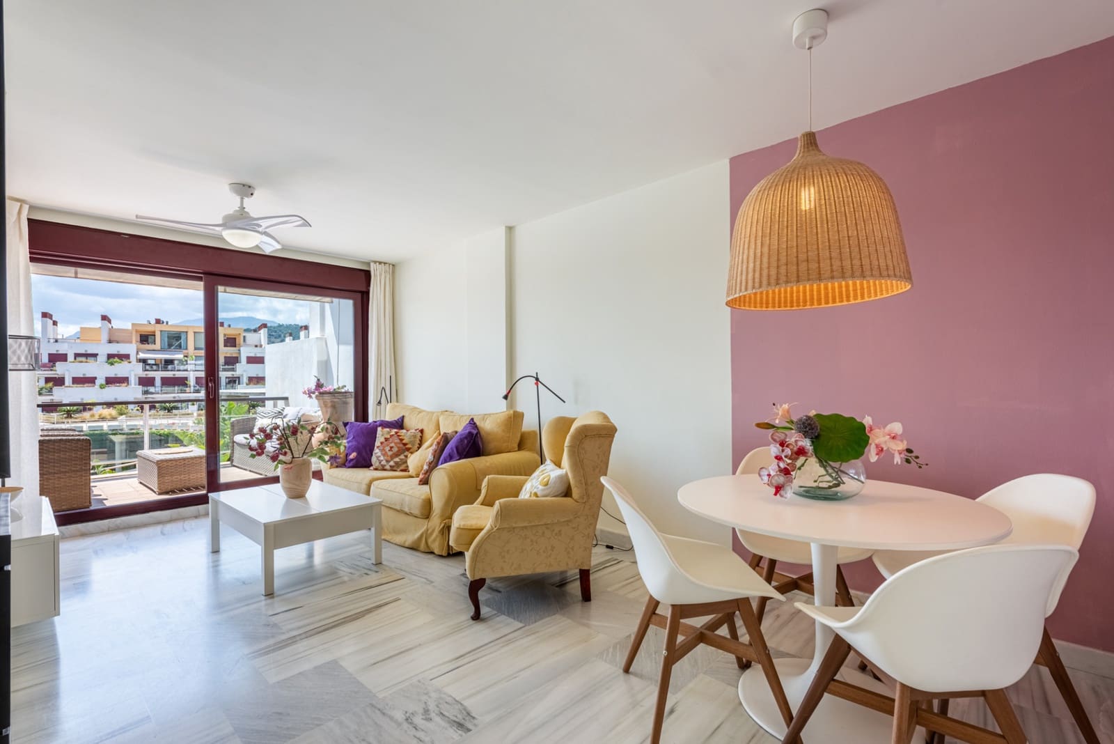 2 sovrum Lägenhet till salu i Benahavis med pool garage - 349 000 € (Ref: 9839078)