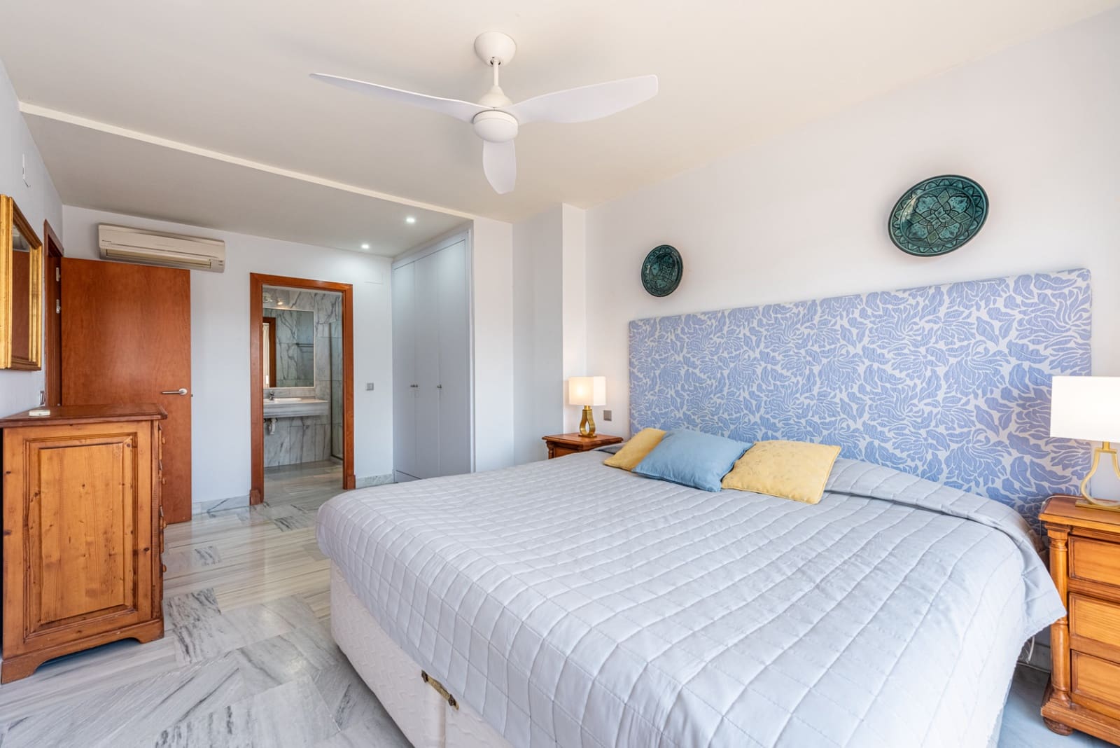2 sovrum Lägenhet till salu i Benahavis med pool garage - 349 000 € (Ref: 9839078)