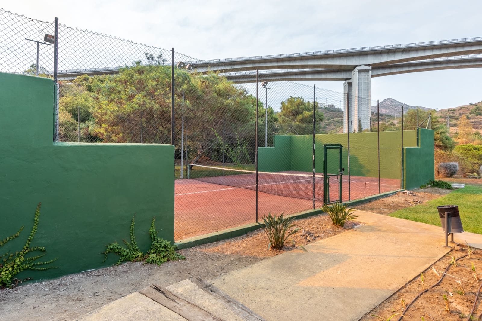 2 sovrum Lägenhet till salu i Benahavis med pool garage - 349 000 € (Ref: 9839078)