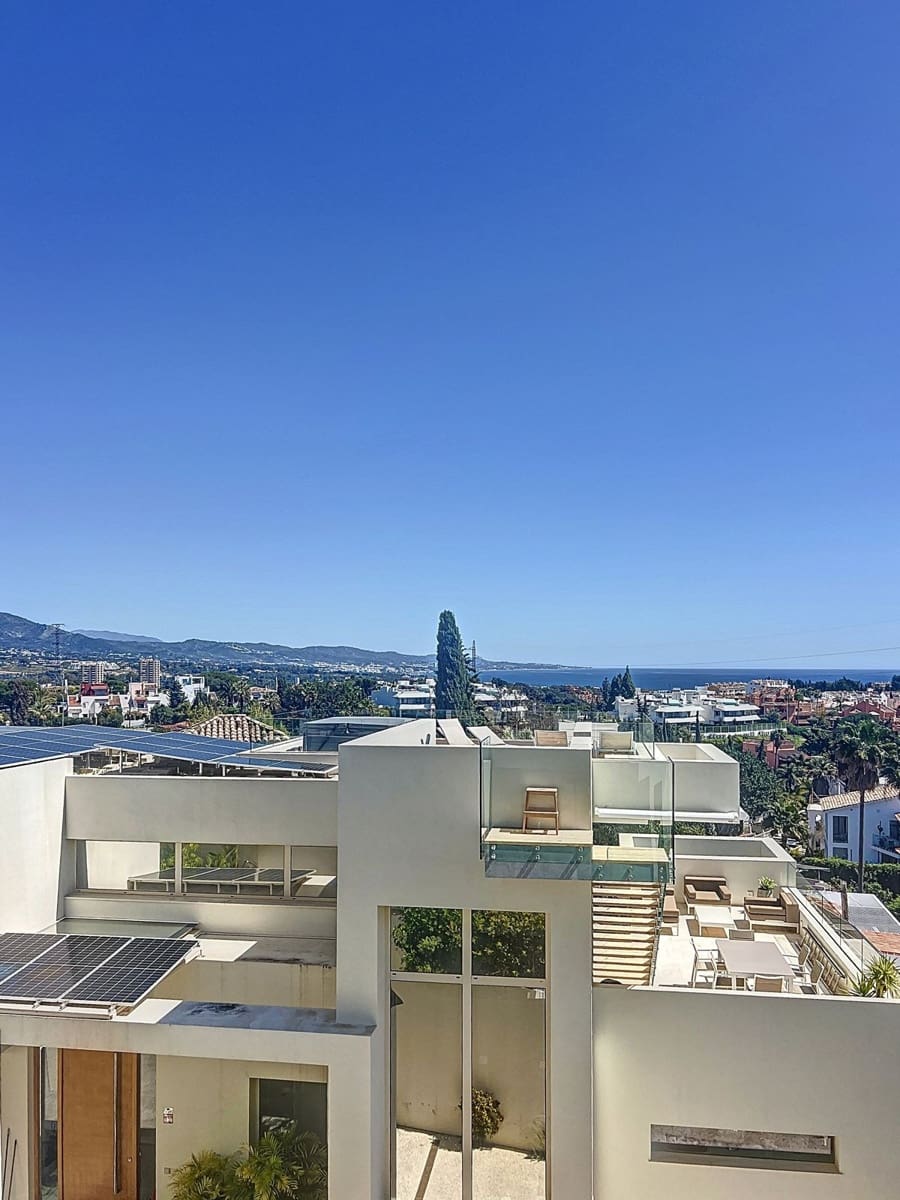 5 bedroom Villa for sale in Nueva Andalucia with pool garage - € 3,990,000 (Ref: 9839079)