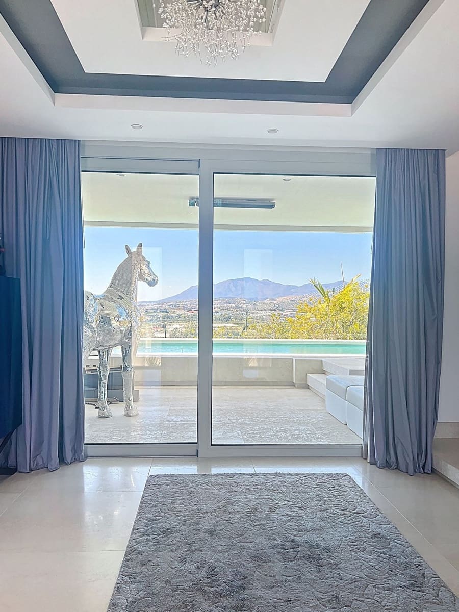 5 bedroom Villa for sale in Nueva Andalucia with pool garage - € 3,990,000 (Ref: 9839079)