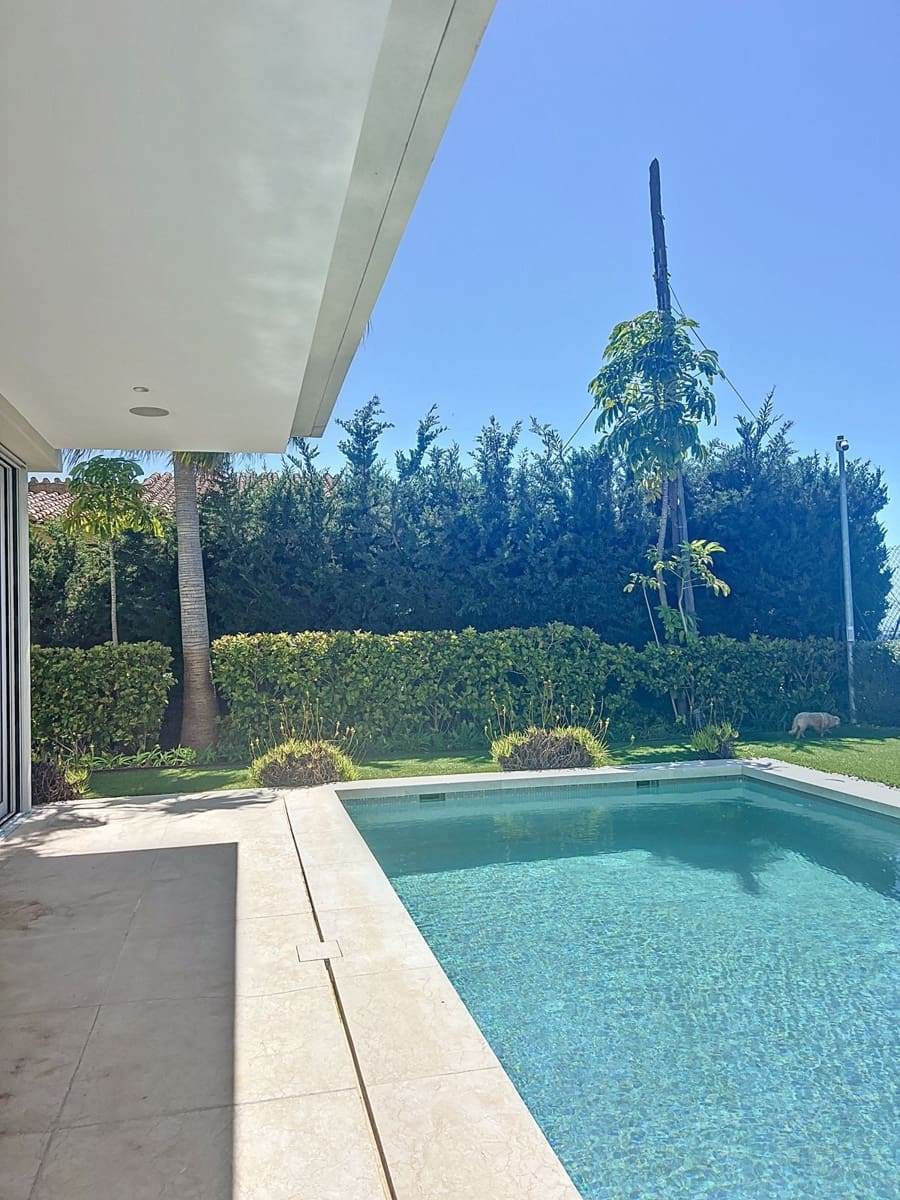 5 bedroom Villa for sale in Nueva Andalucia with pool garage - € 3,990,000 (Ref: 9839079)