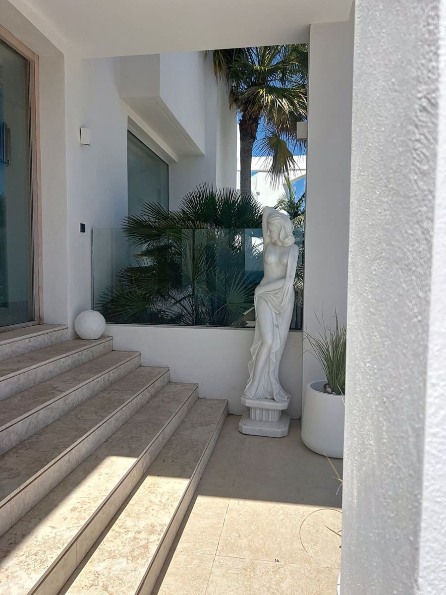 5 bedroom Villa for sale in Nueva Andalucia with pool garage - € 3,990,000 (Ref: 9839079)
