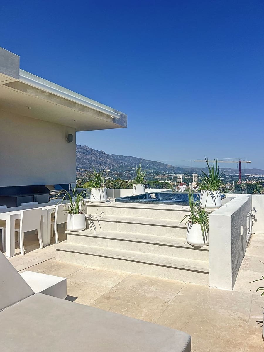 5 bedroom Villa for sale in Nueva Andalucia with pool garage - € 3,990,000 (Ref: 9839079)