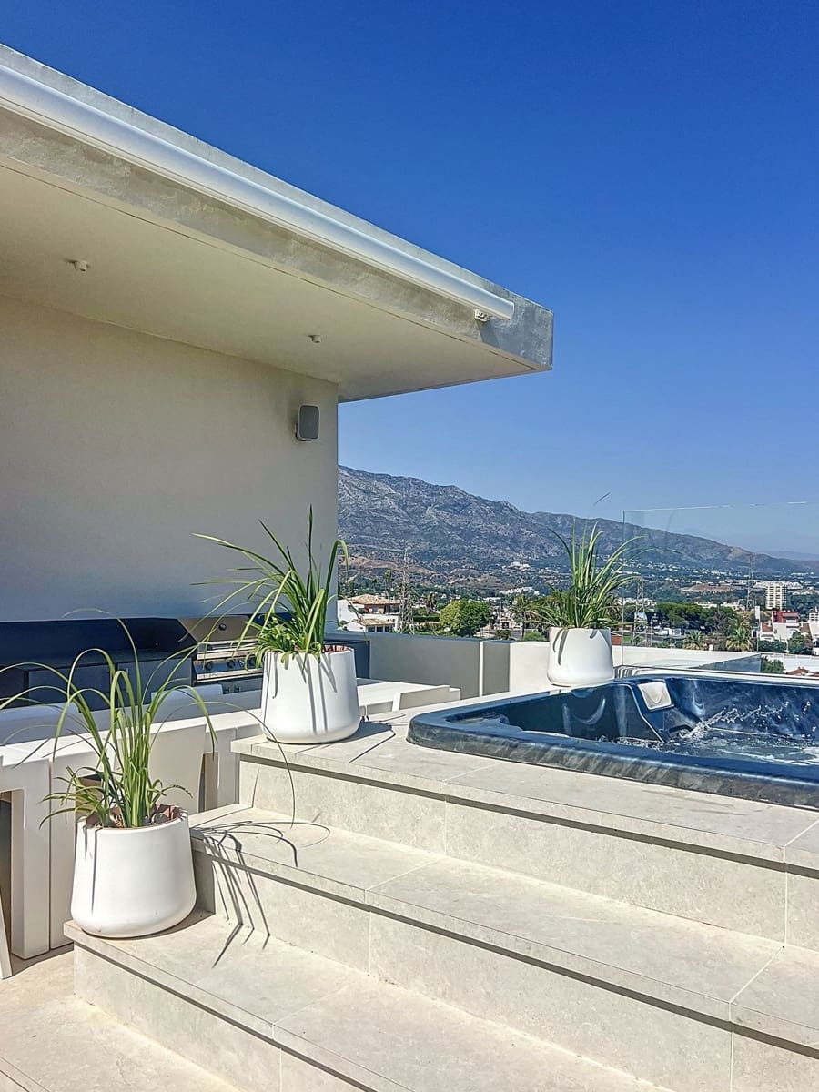 5 bedroom Villa for sale in Nueva Andalucia with pool garage - € 3,990,000 (Ref: 9839079)