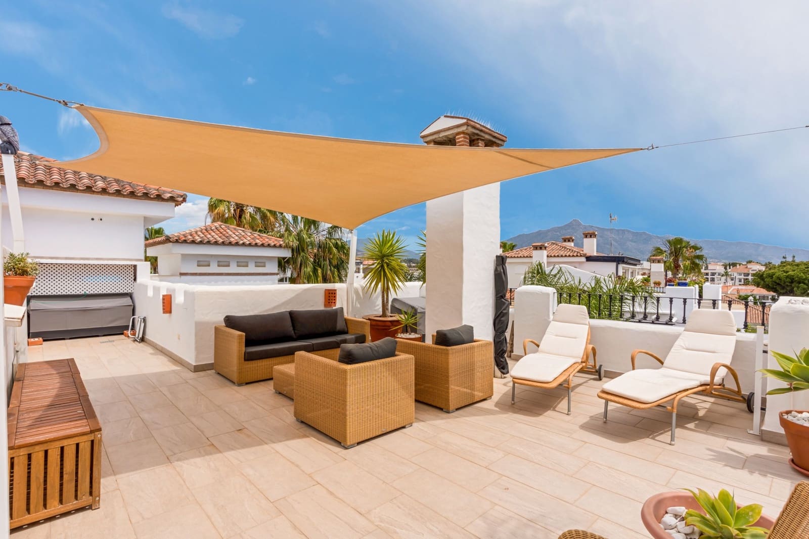 3 bedroom Penthouse for sale in San Pedro de Alcantara with pool garage - € 1,550,000 (Ref: 9840309)