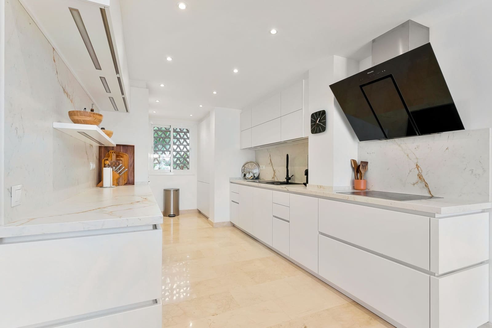 3 bedroom Penthouse for sale in San Pedro de Alcantara with pool garage - € 1,550,000 (Ref: 9840309)