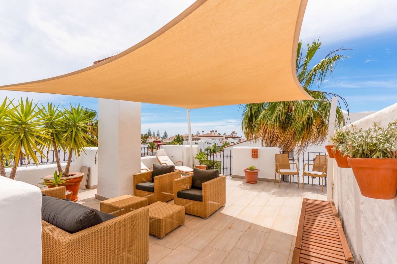 3 bedroom Penthouse for sale in San Pedro de Alcantara with pool garage - € 1,550,000 (Ref: 9840309)