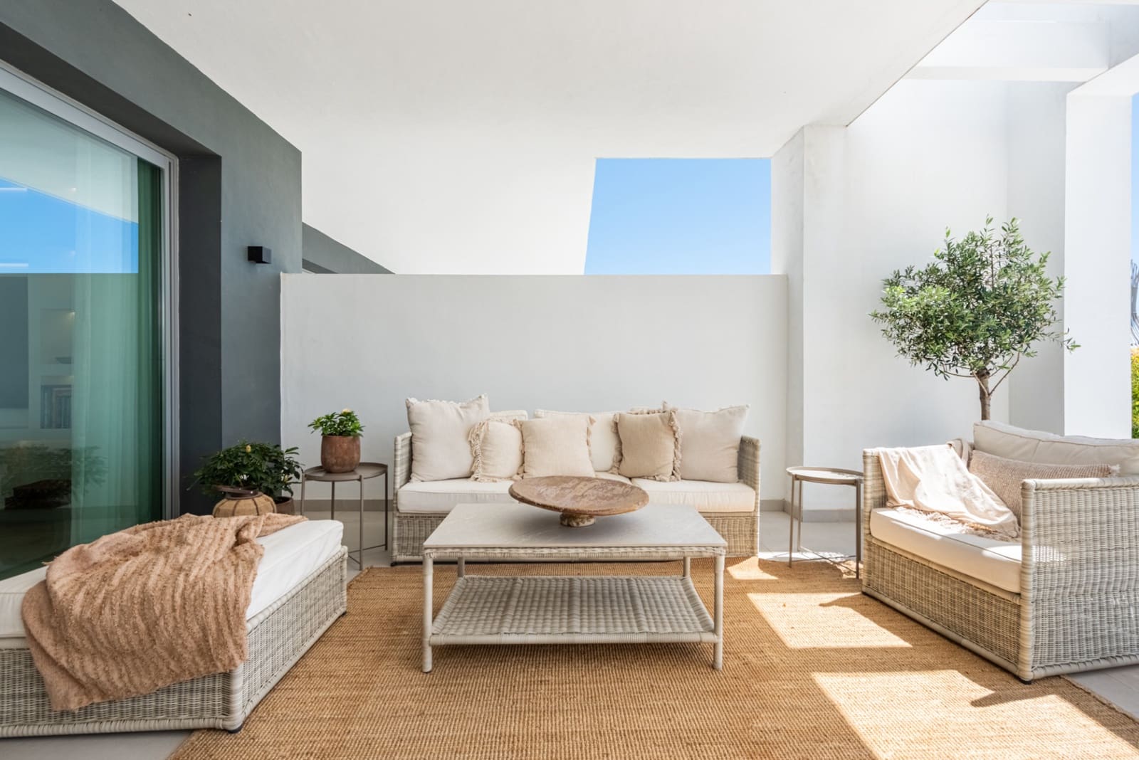 4 bedroom Semi-detached Villa for sale in San Pedro de Alcantara with pool garage - € 1,395,000 (Ref: 9842785)