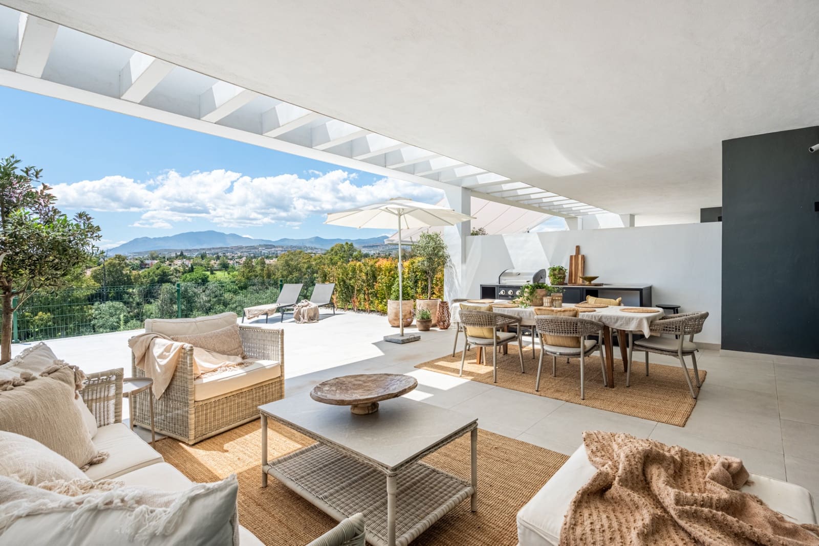 4 bedroom Semi-detached Villa for sale in San Pedro de Alcantara with pool garage - € 1,395,000 (Ref: 9842785)