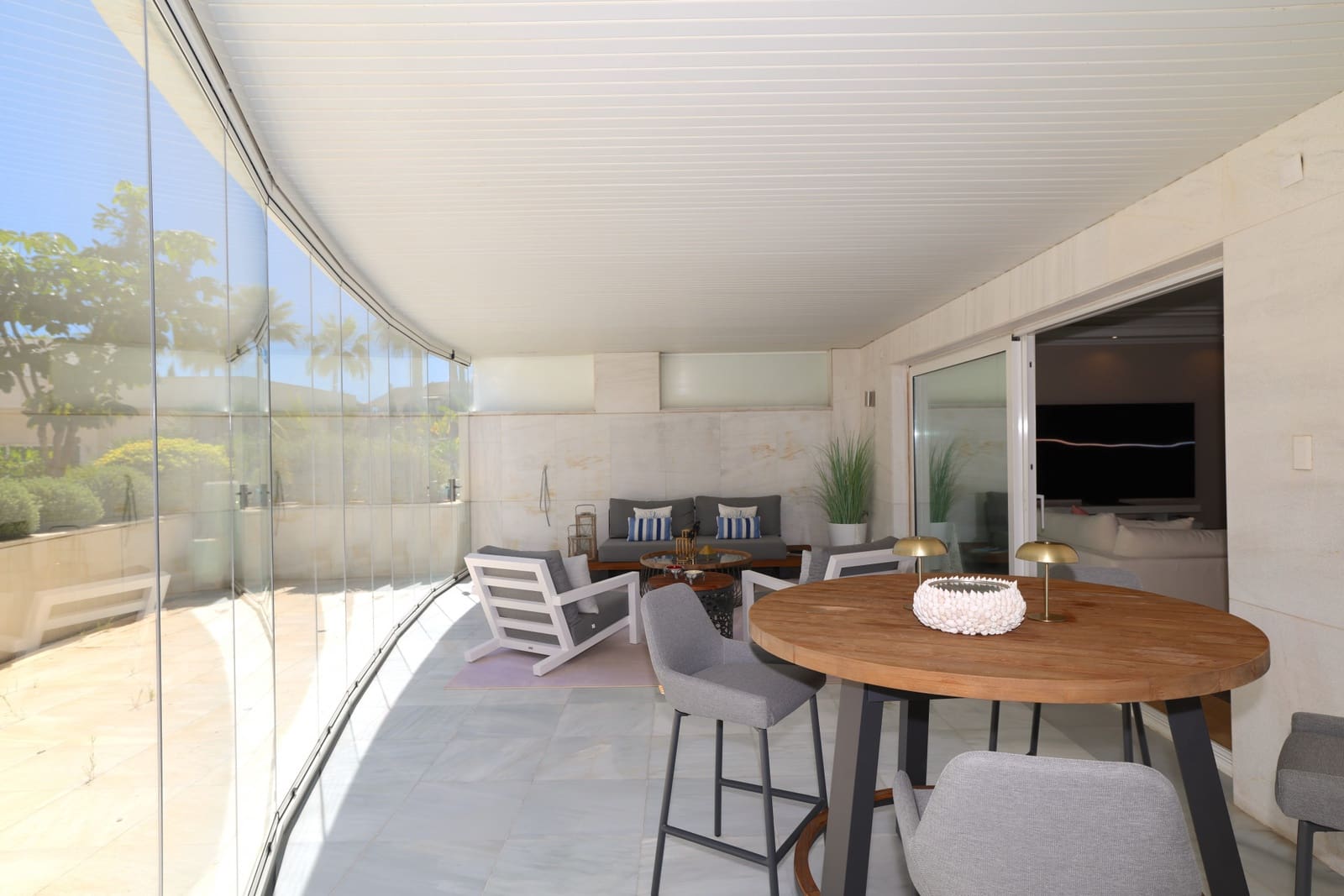 2 sypialnia Apartament na sprzedaż w Marbella z basenem garażem - 1 250 000 € (Ref: 9842787)