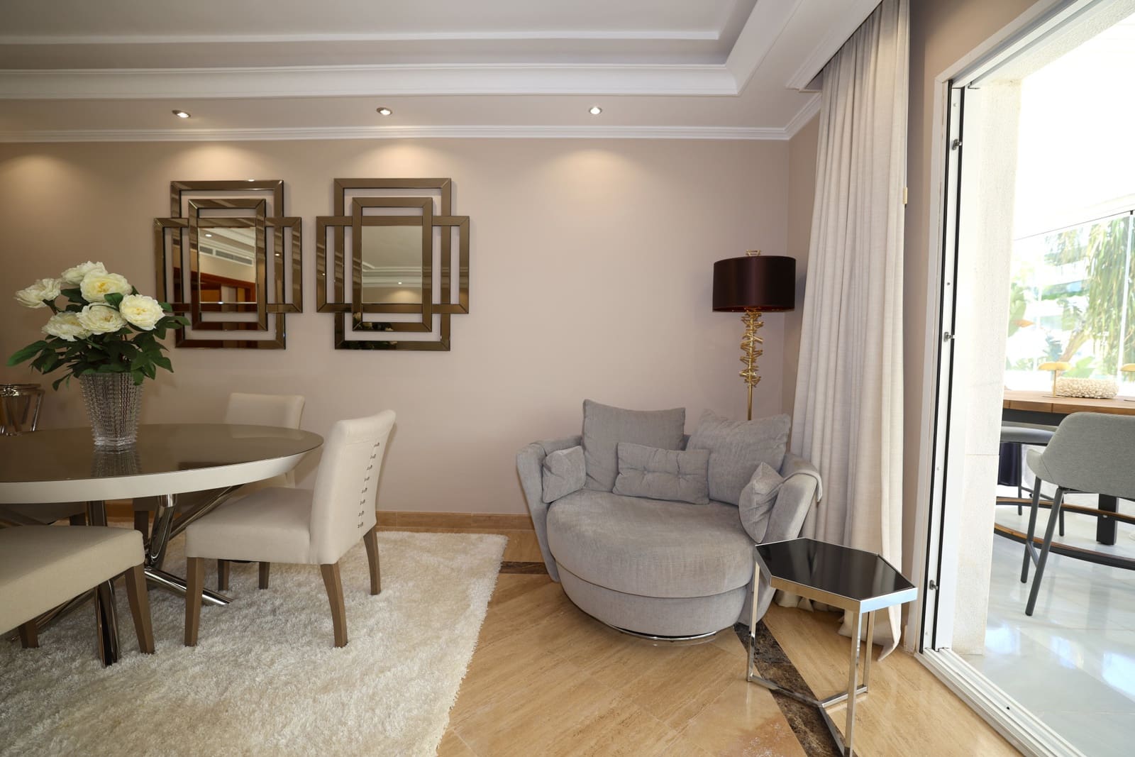 2 sypialnia Apartament na sprzedaż w Marbella z basenem garażem - 1 250 000 € (Ref: 9842787)