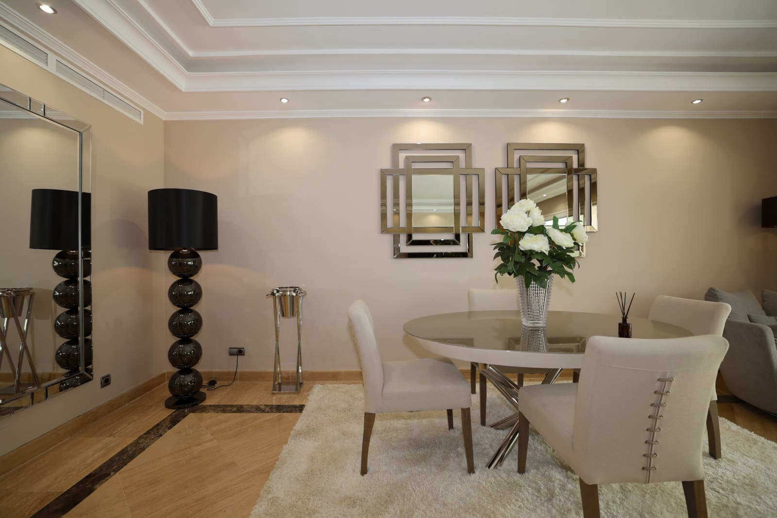 2 sypialnia Apartament na sprzedaż w Marbella z basenem garażem - 1 250 000 € (Ref: 9842787)