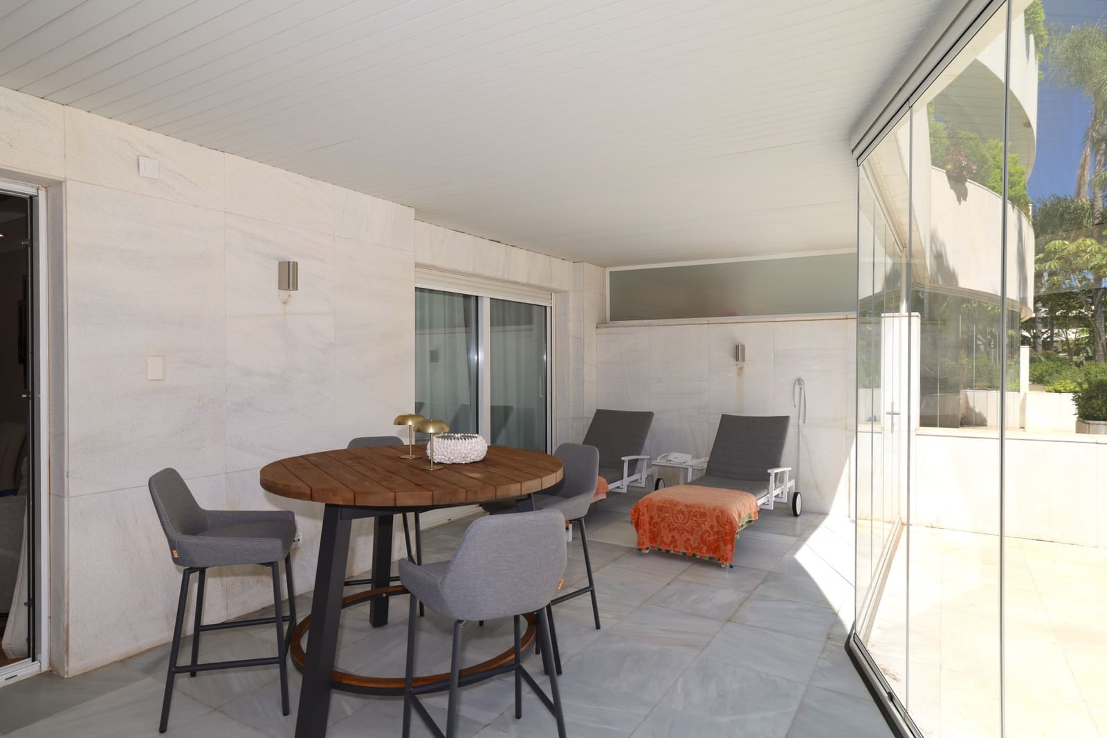2 sypialnia Apartament na sprzedaż w Marbella z basenem garażem - 1 250 000 € (Ref: 9842787)