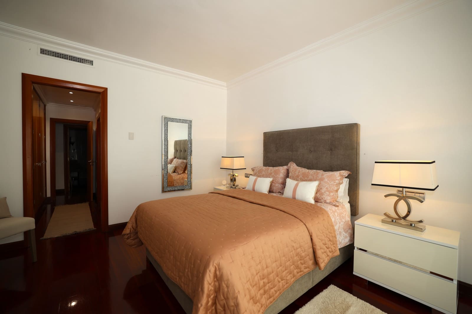 2 sypialnia Apartament na sprzedaż w Marbella z basenem garażem - 1 250 000 € (Ref: 9842787)