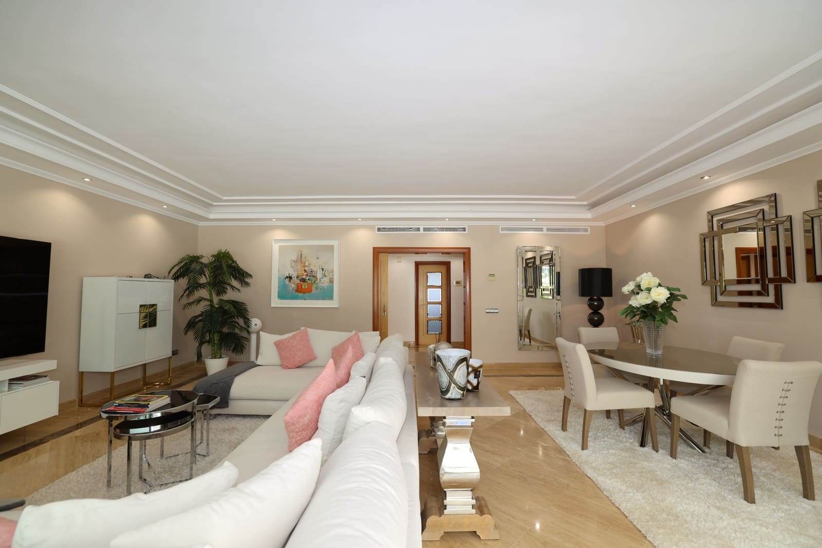 2 sypialnia Apartament na sprzedaż w Marbella z basenem garażem - 1 250 000 € (Ref: 9842787)
