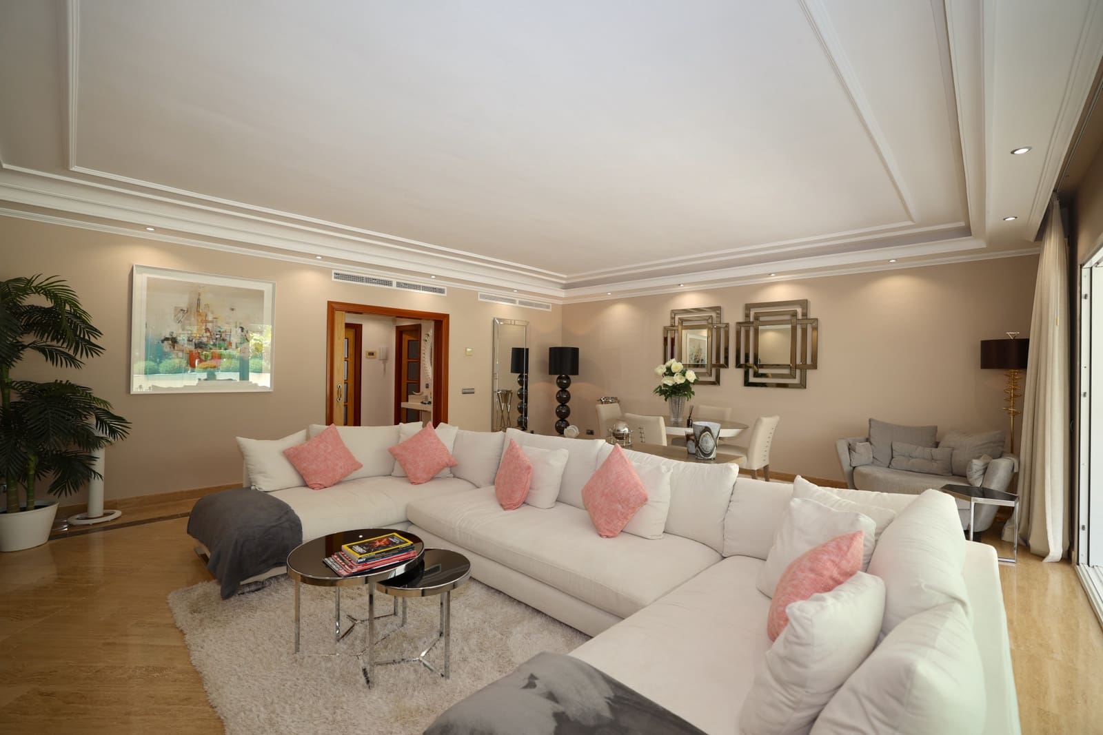 2 sypialnia Apartament na sprzedaż w Marbella z basenem garażem - 1 250 000 € (Ref: 9842787)