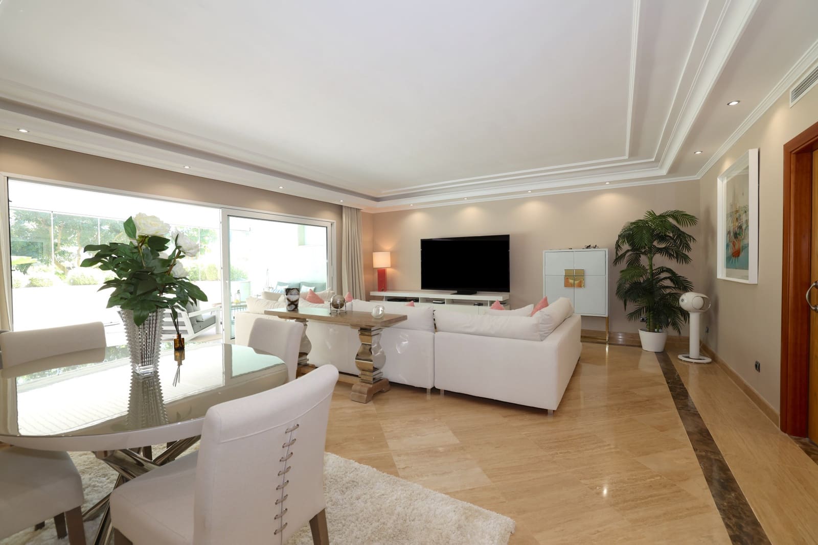 2 sypialnia Apartament na sprzedaż w Marbella z basenem garażem - 1 250 000 € (Ref: 9842787)