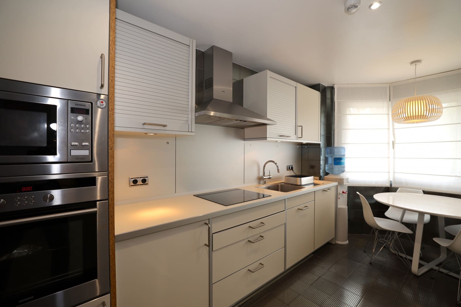 2 sypialnia Apartament na sprzedaż w Marbella z basenem garażem - 1 250 000 € (Ref: 9842787)