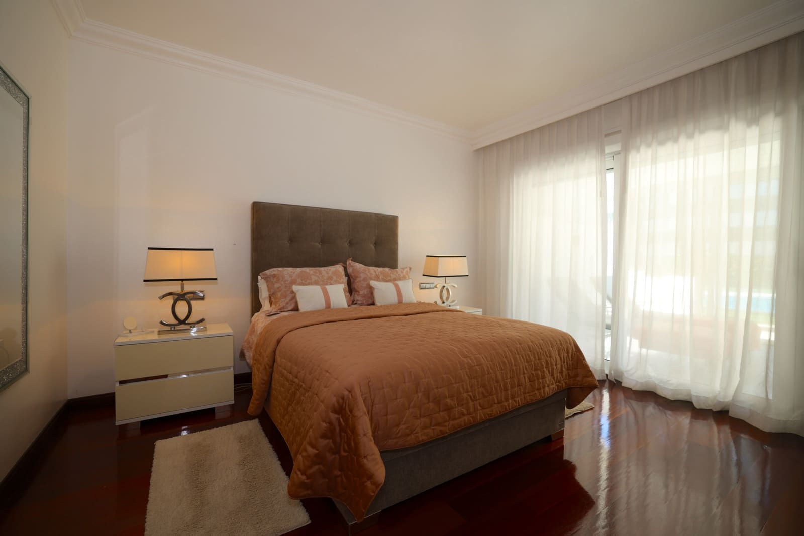 2 sypialnia Apartament na sprzedaż w Marbella z basenem garażem - 1 250 000 € (Ref: 9842787)