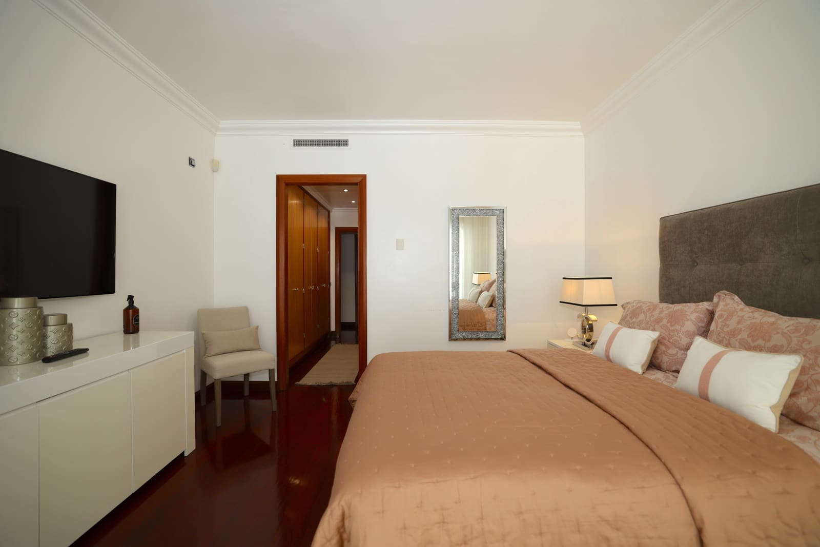2 sypialnia Apartament na sprzedaż w Marbella z basenem garażem - 1 250 000 € (Ref: 9842787)