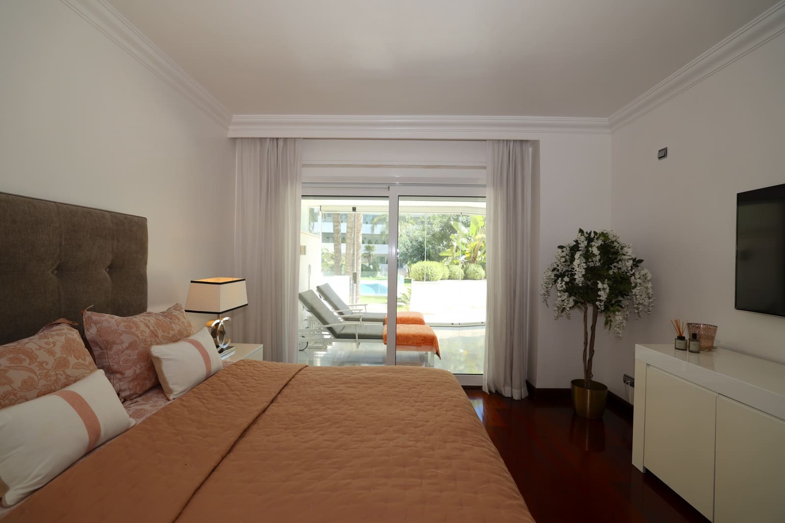 2 sypialnia Apartament na sprzedaż w Marbella z basenem garażem - 1 250 000 € (Ref: 9842787)
