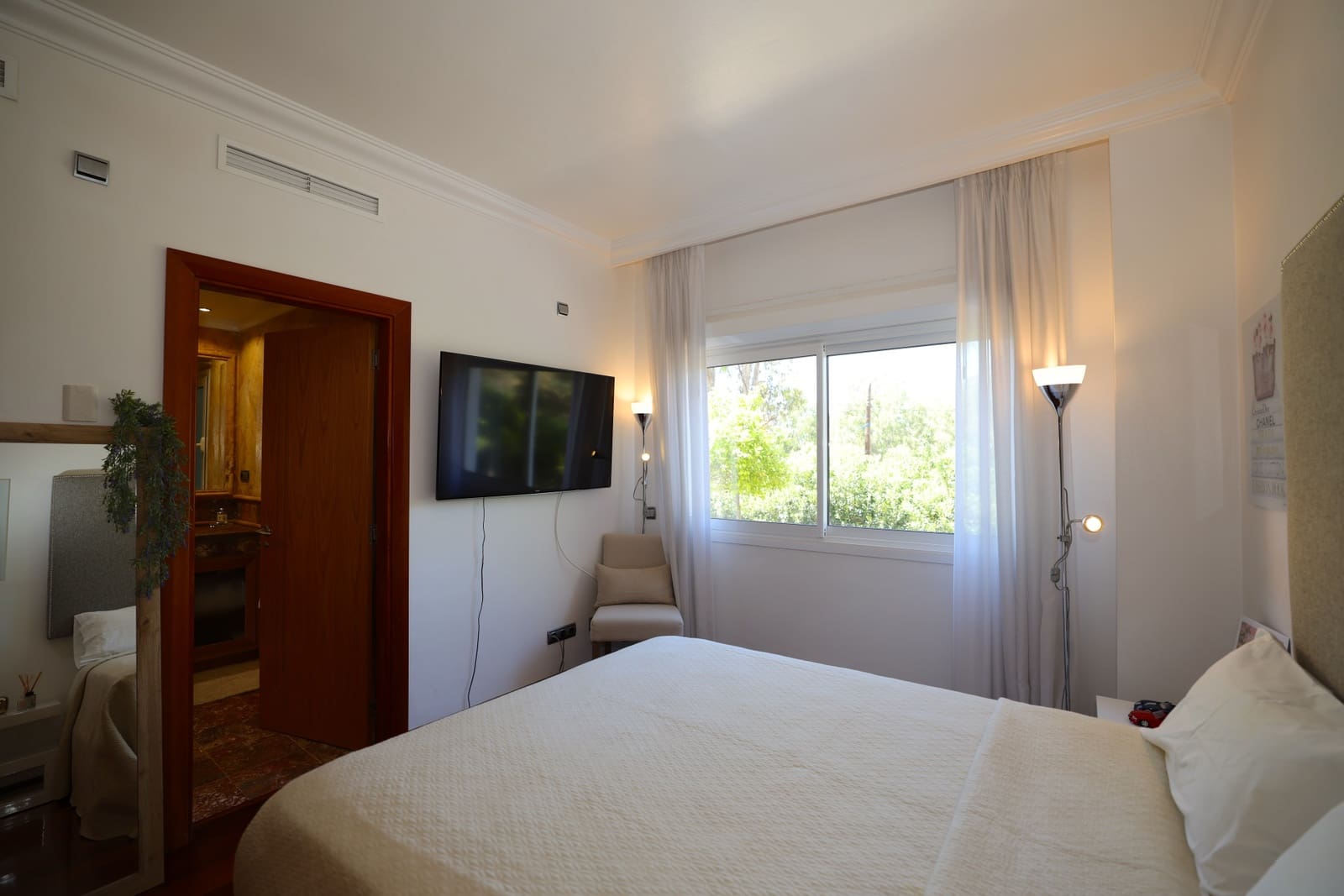 2 sypialnia Apartament na sprzedaż w Marbella z basenem garażem - 1 250 000 € (Ref: 9842787)