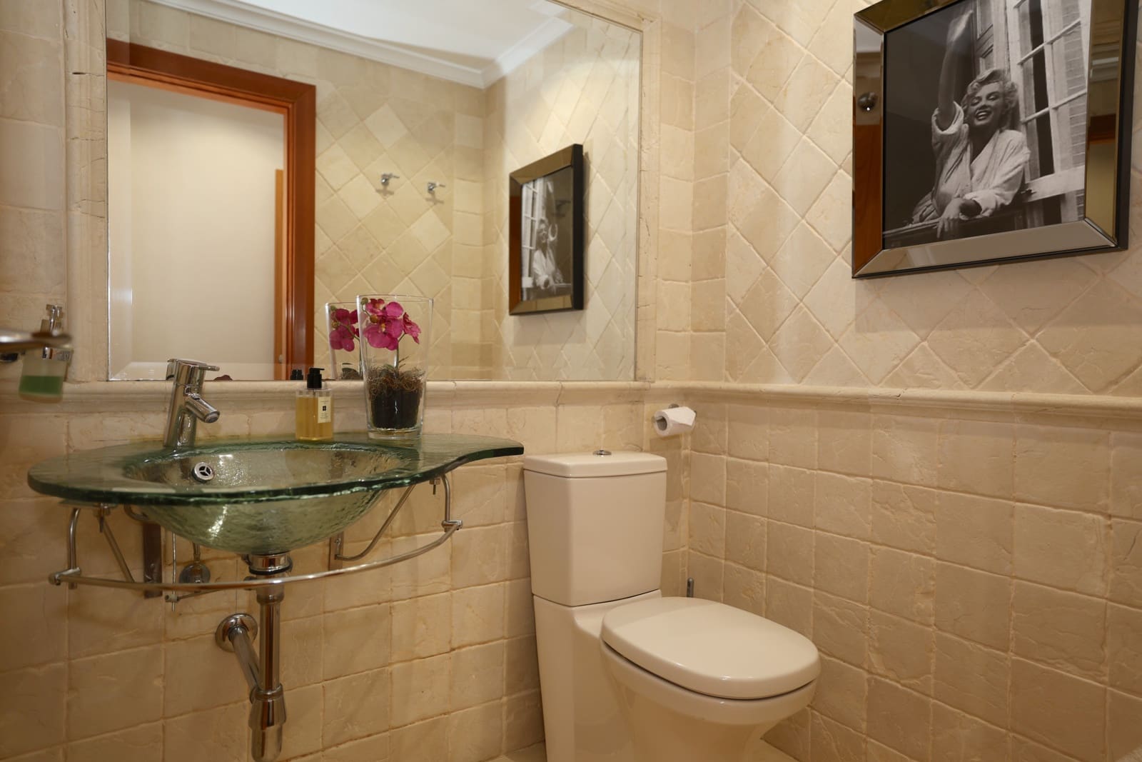 2 sypialnia Apartament na sprzedaż w Marbella z basenem garażem - 1 250 000 € (Ref: 9842787)