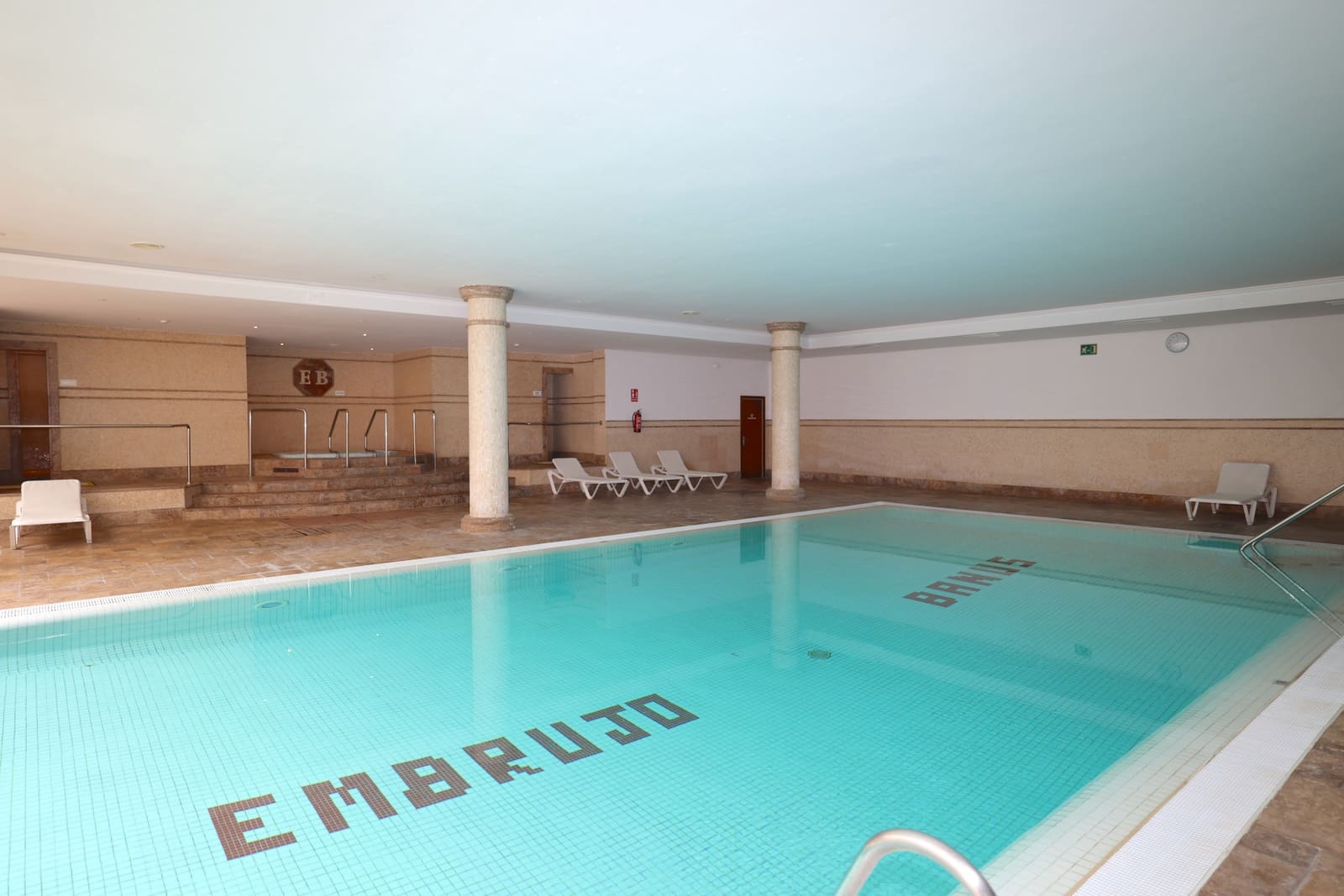 2 sypialnia Apartament na sprzedaż w Marbella z basenem garażem - 1 250 000 € (Ref: 9842787)