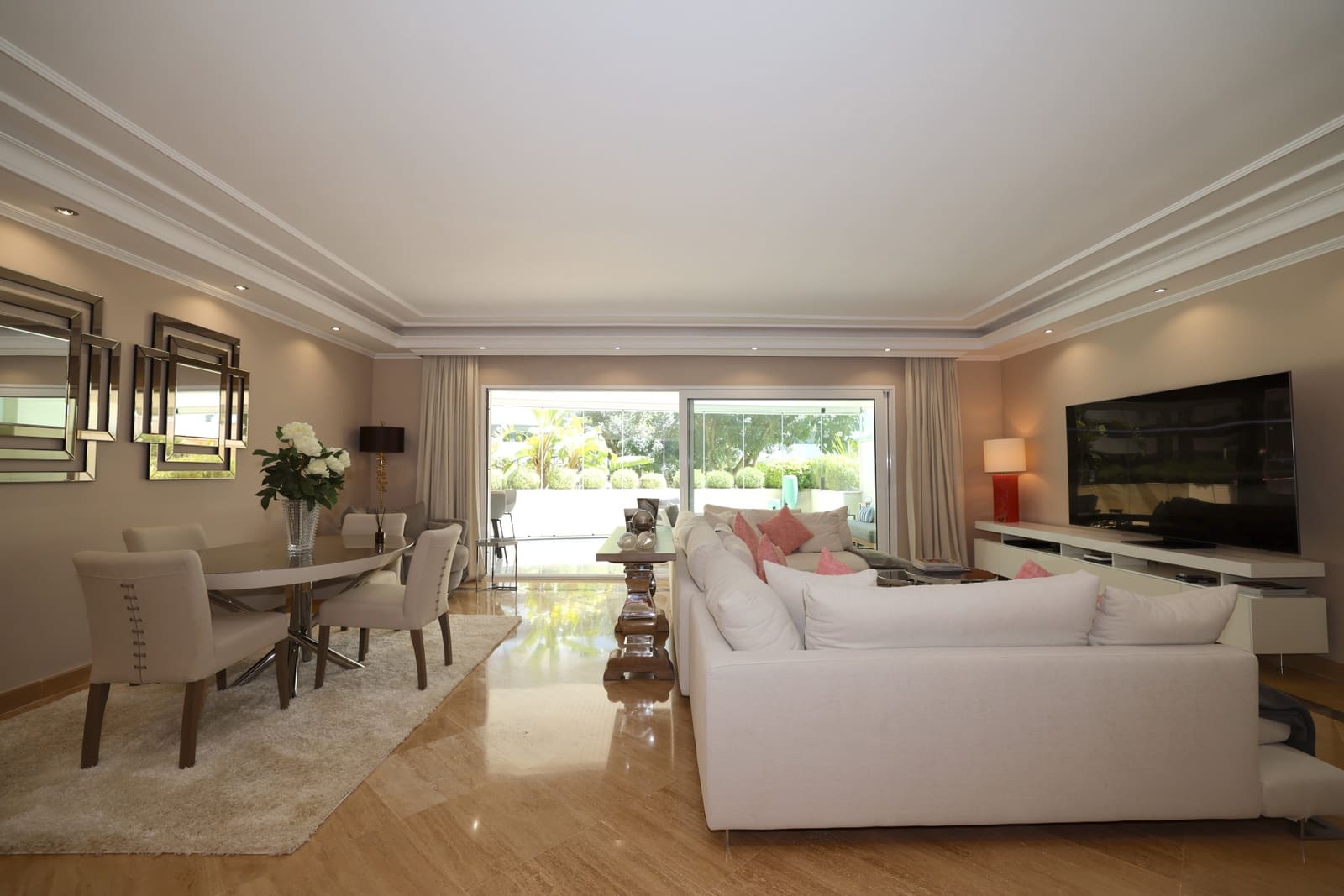 2 sypialnia Apartament na sprzedaż w Marbella z basenem garażem - 1 250 000 € (Ref: 9842787)