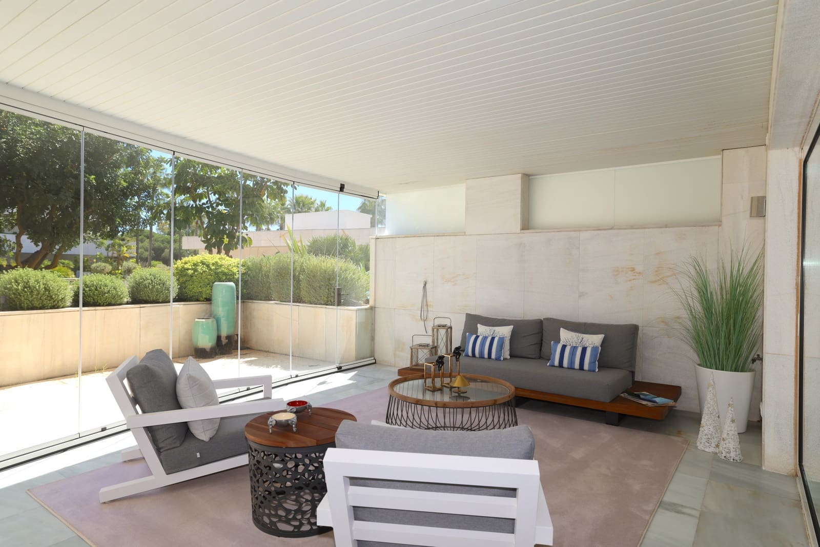 2 sypialnia Apartament na sprzedaż w Marbella z basenem garażem - 1 250 000 € (Ref: 9842787)