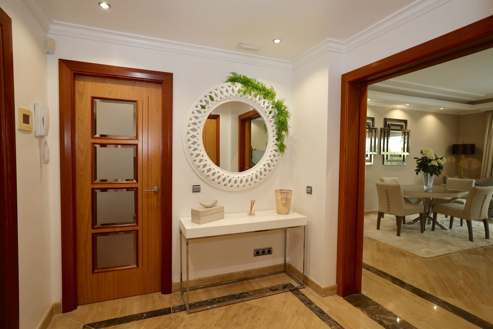 2 sypialnia Apartament na sprzedaż w Marbella z basenem garażem - 1 250 000 € (Ref: 9842787)