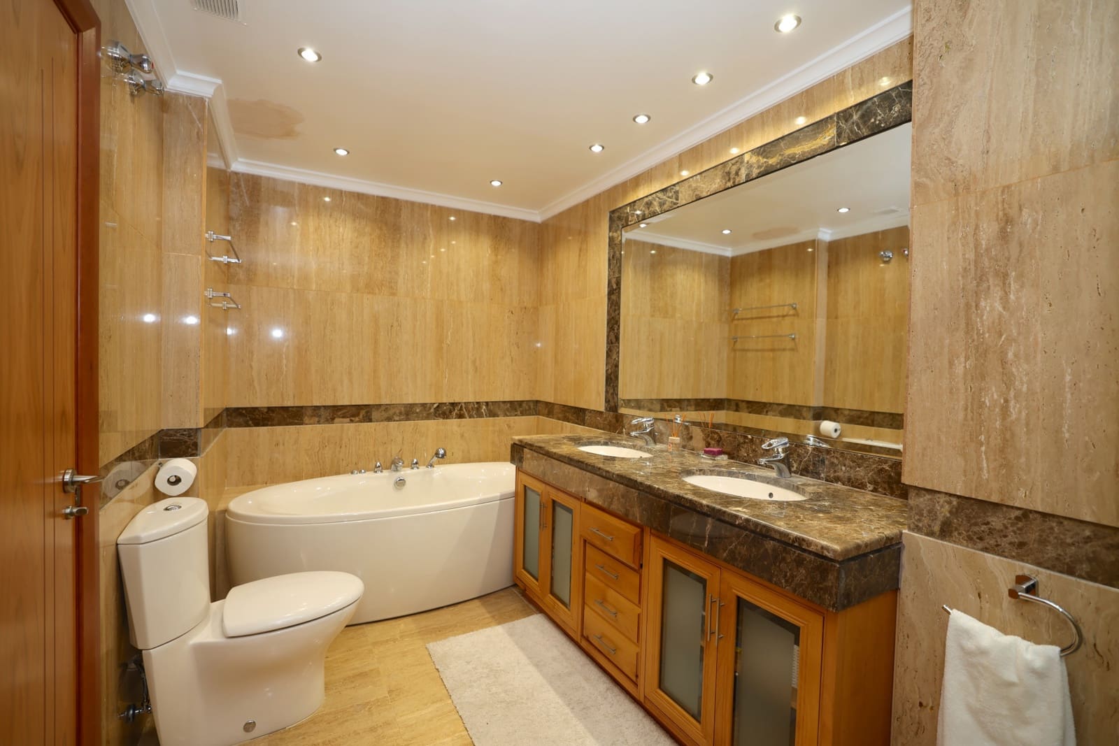 2 sypialnia Apartament na sprzedaż w Marbella z basenem garażem - 1 250 000 € (Ref: 9842787)