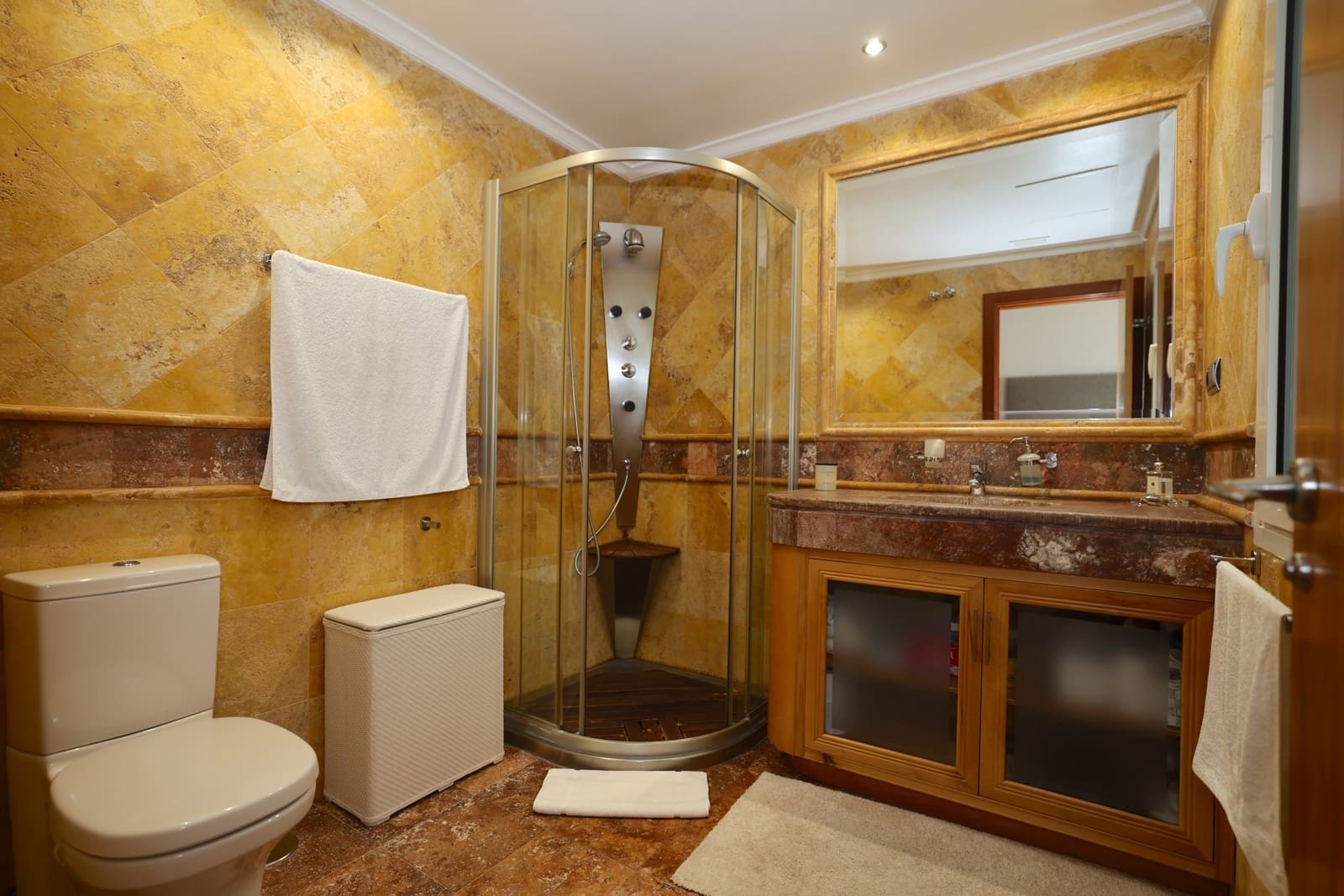 2 sypialnia Apartament na sprzedaż w Marbella z basenem garażem - 1 250 000 € (Ref: 9842787)