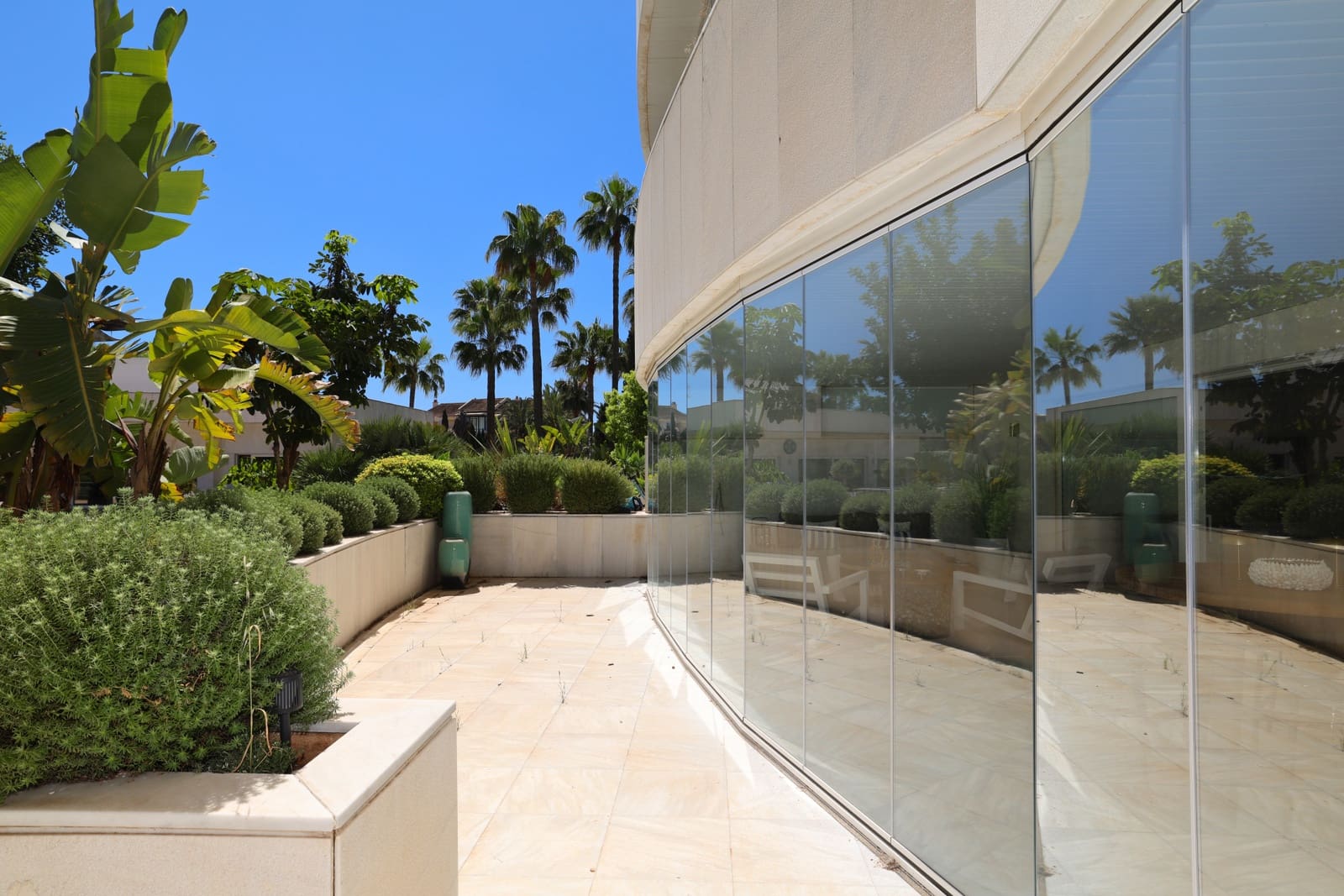 2 sypialnia Apartament na sprzedaż w Marbella z basenem garażem - 1 250 000 € (Ref: 9842787)