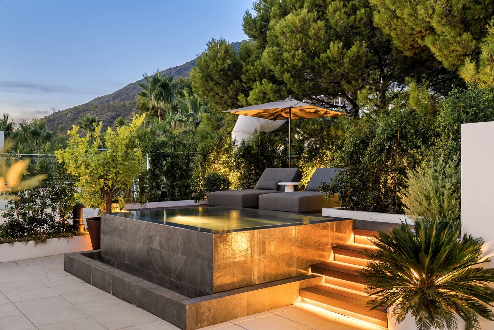 3 soveværelse Semi-Rækkehus til salg i Marbella med swimmingpool - € 3.850.000 (Ref: 9842788)