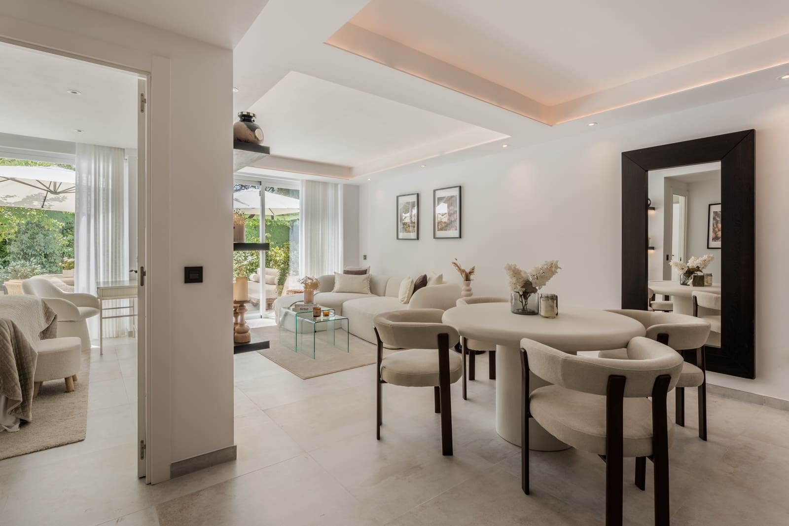 3 sypialnia Apartament na sprzedaż w Benahavis z basenem garażem - 695 000 € (Ref: 9845281)