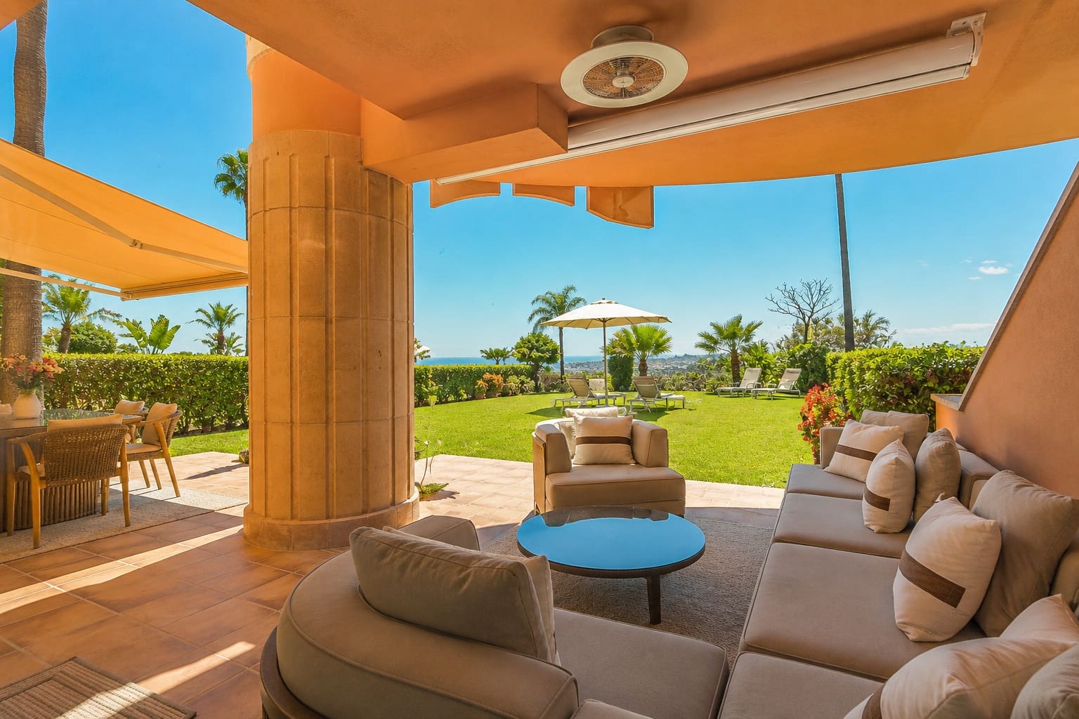 Apartamento de 2 habitaciones en Marbella en venta con piscina garaje - 950.000 € (Ref: 9845283)