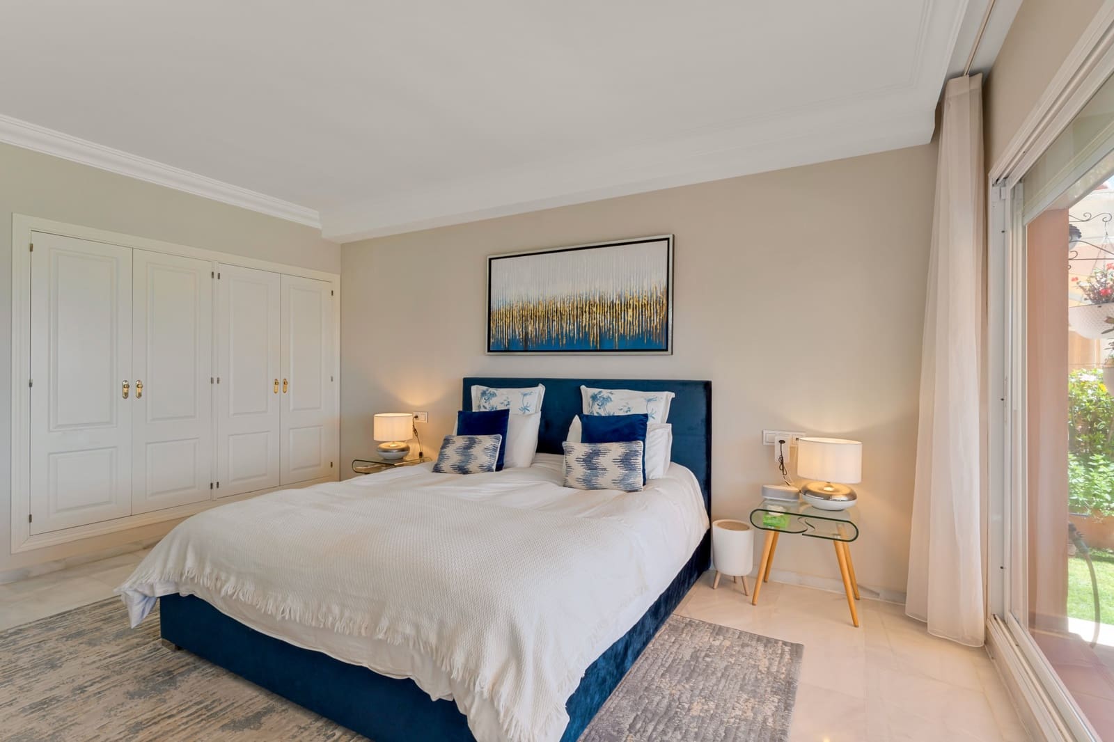 Apartamento de 2 habitaciones en Marbella en venta con piscina garaje - 950.000 € (Ref: 9845283)